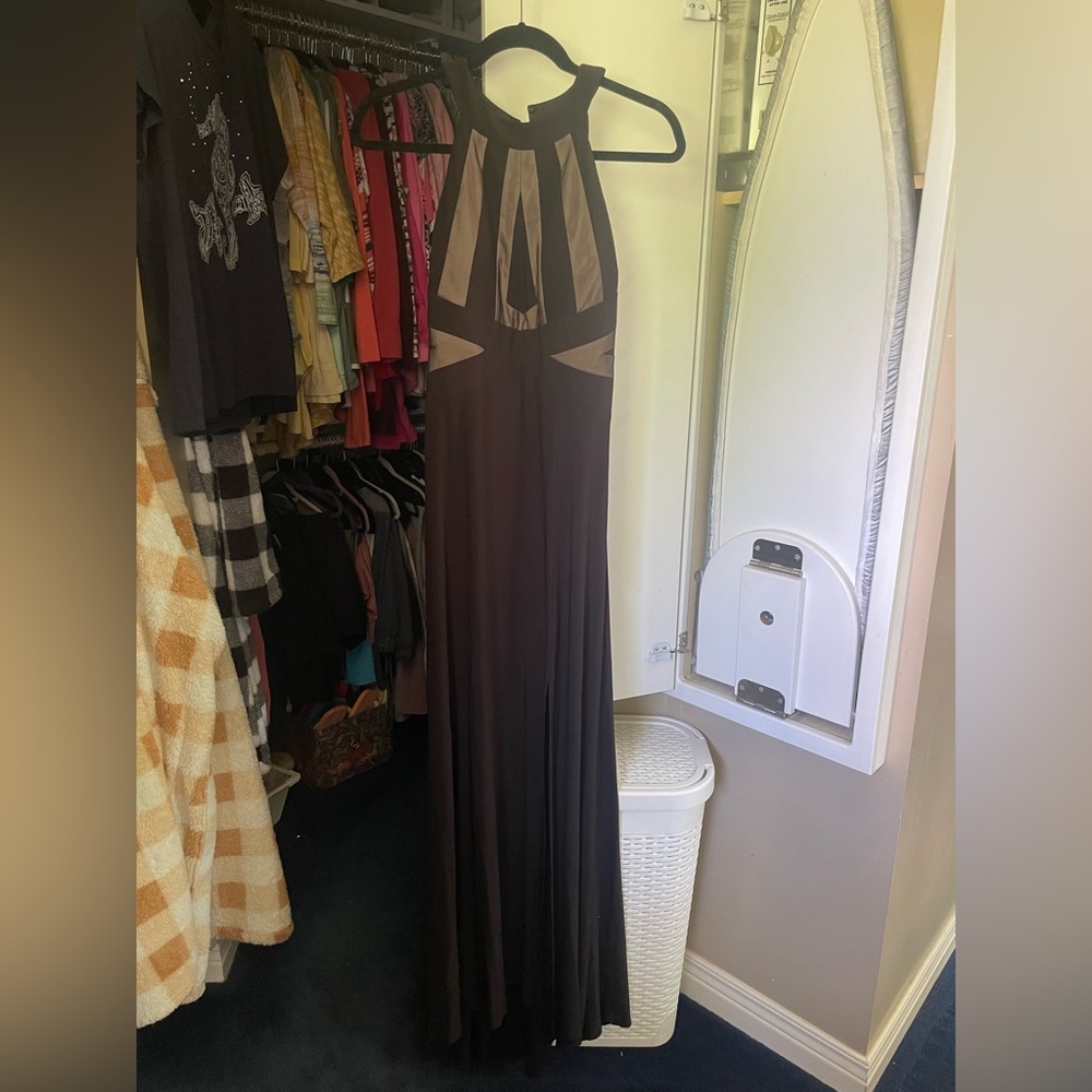 Morgan & Co. Size 6 Maxi formal Black Dress.
